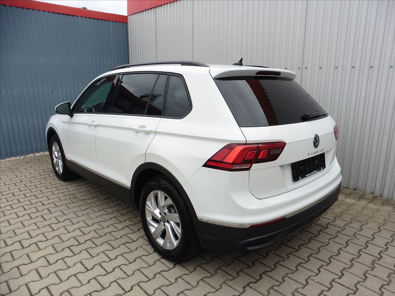 Volkswagen Tiguan 2,0 TDi Life DSG Navi - fotka 3 z 21