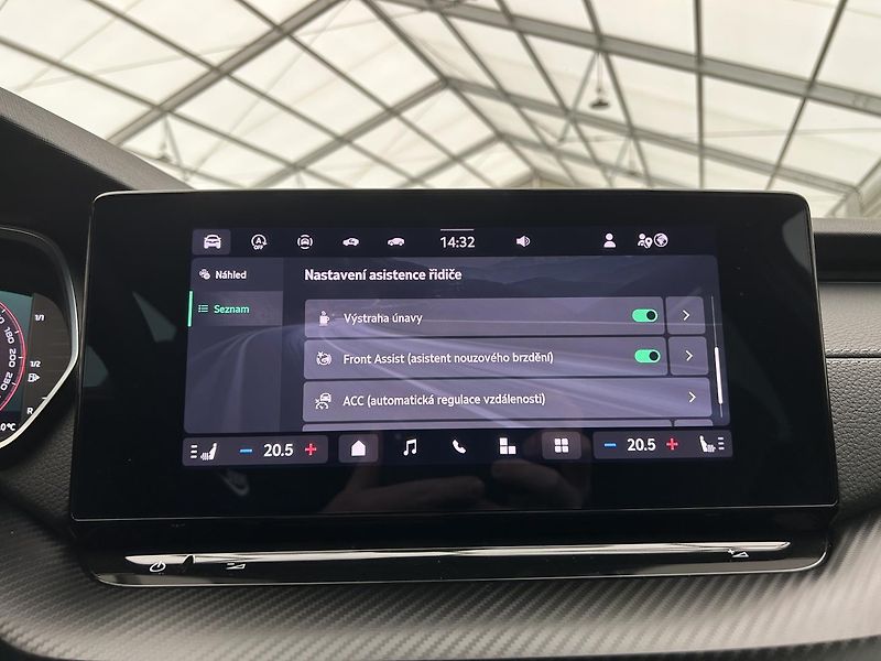 Škoda Octavia 1.5 TSI SportLine - fotka 10 z 31