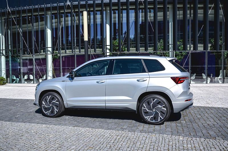 Škoda Karoq 2,0Tdi Exclusive 7ST DSG 4x4 Z - fotka 3 z 33