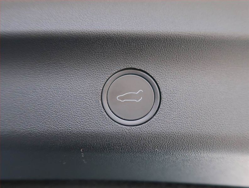 Tesla Model Y (2022) Performance 79kWh - fotka 23 z 29