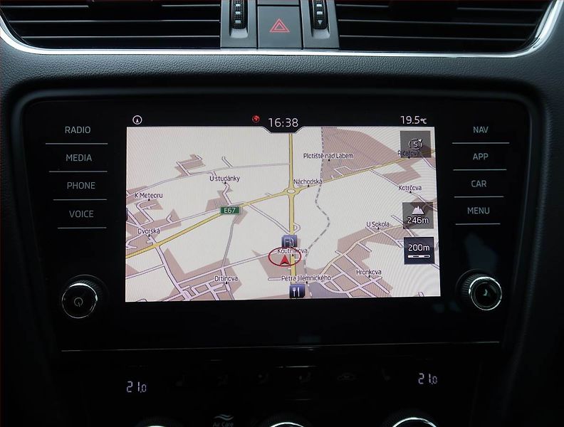 Škoda Octavia (2019) Style 1.5 TSI, Navi, Tempomat - fotka 13 z 18