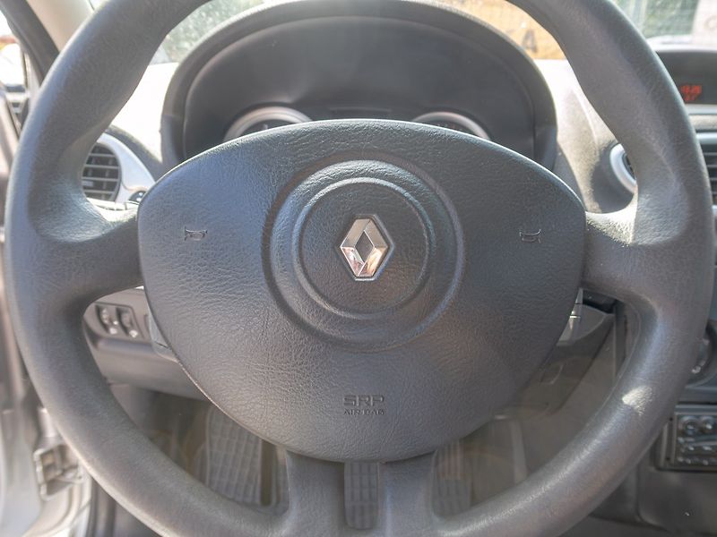 Renault Clio (2006) 1.2i 55KW - fotka 15 z 35