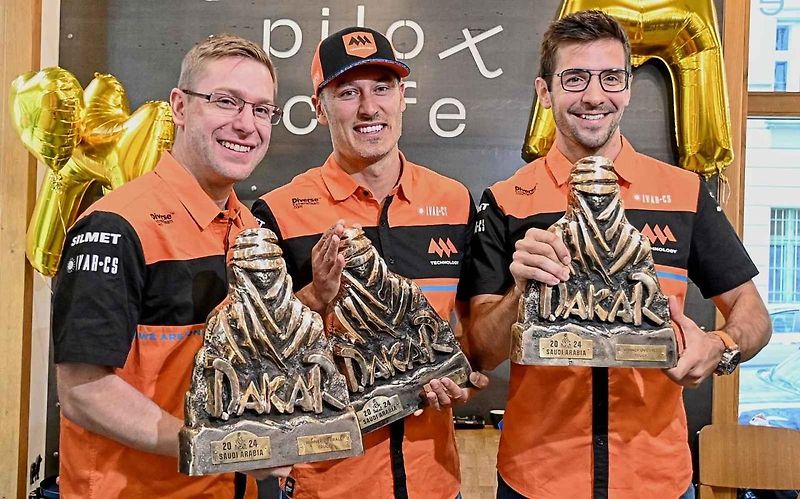 Martin Macík v posádce s Františkem Tomáškem a Davidem Švandou to dokázal. Navázal na legendárního Karla Lopraise a po třiadvaceti letech je dalším českým vítězem Rallye Dakar.