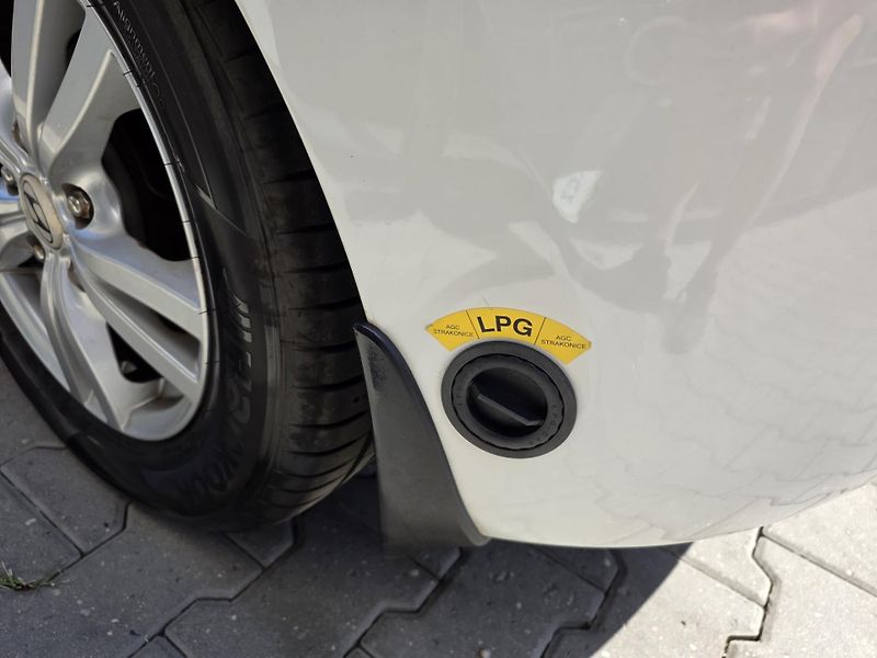 Hyundai i30 (2013) 1.4-1.maj.-LPG-TAŽNÉ-KLIMA - fotka 24 z 24
