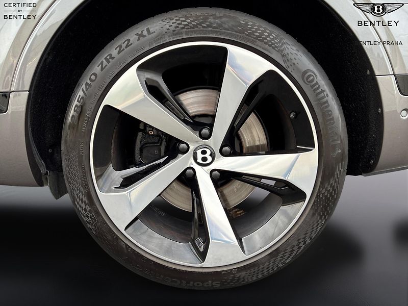 Bentley Bentayga V8 - fotka 6 z 14