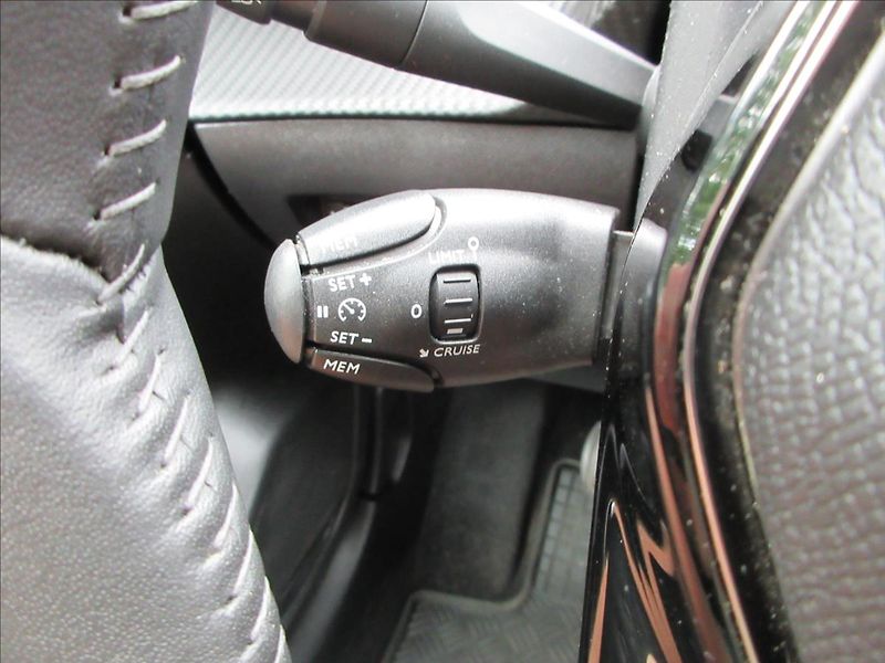 Peugeot 208 1,2 PureTech Allure, LED, Nové - fotka 23 z 29
