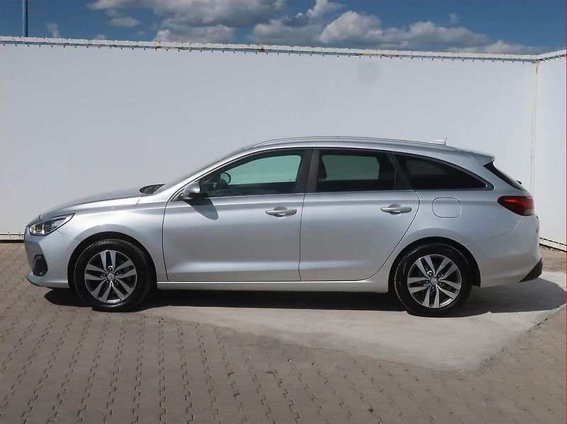 Hyundai i30 (2019) 1.6 CRDi, Tempomat - fotka 3 z 18