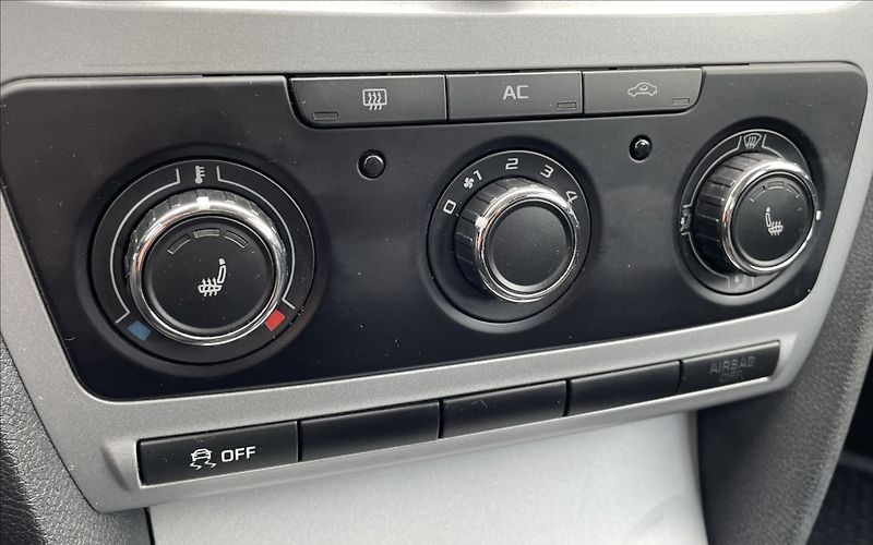 Škoda Octavia 1,4 Tsi Family 90kw , Navi , s - fotka 16 z 22