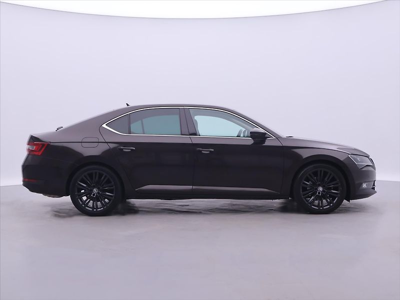 Škoda Superb 2,0 TSI 162kW DSG CZ Style - fotka 8 z 36