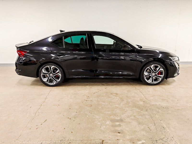 Škoda Octavia (2022) 2.0 TSI 180 kW DSG RS - fotka 28 z 32