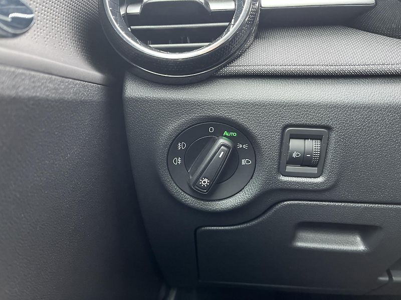 Škoda Fabia 1,0 TSi 70 kW SELECTION - fotka 15 z 21