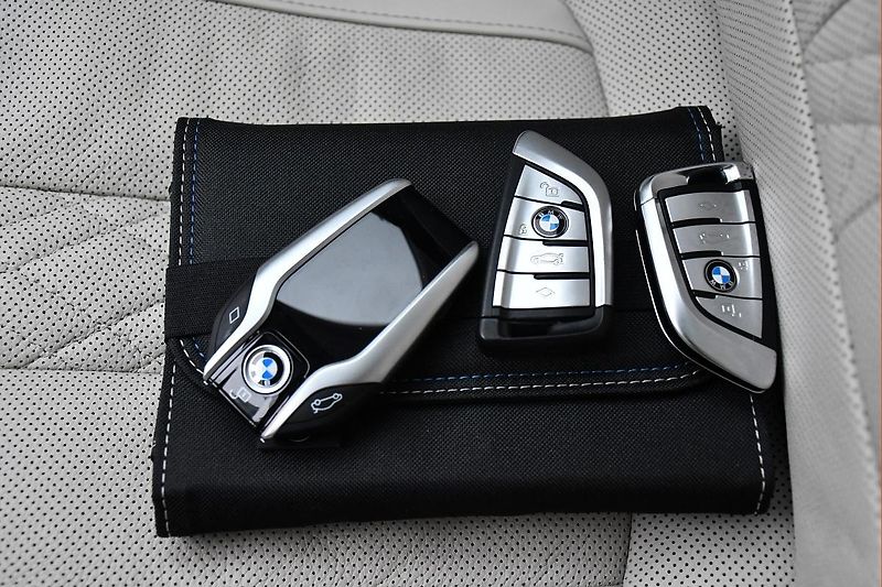 BMW Řada 5 540i xD LUXURY HUD LASER TAŽNÉ - fotka 43 z 46
