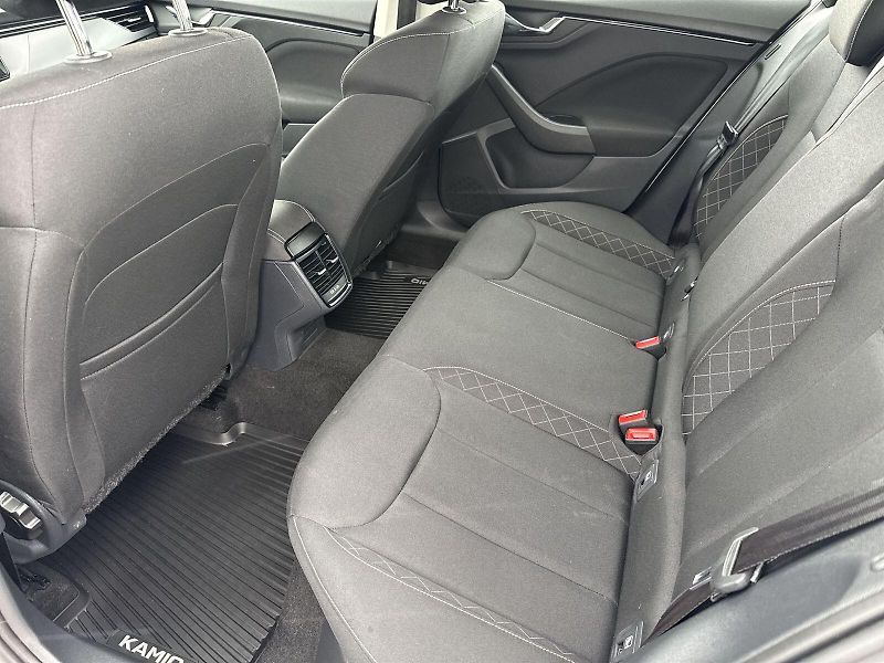Škoda Kamiq (2023) 1.0 TSI Fresh - fotka 8 z 32