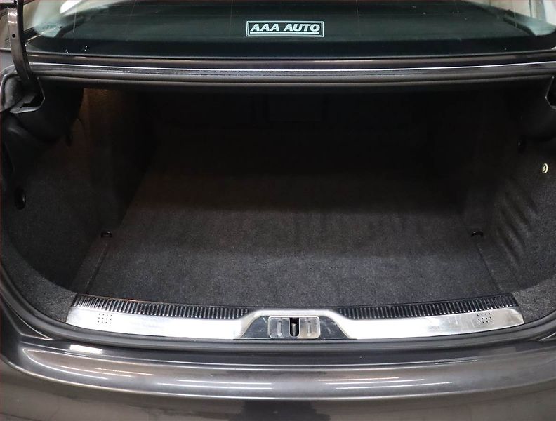 Škoda Superb (2009) Ambiente 2.0 TDI, Xenony - fotka 19 z 20