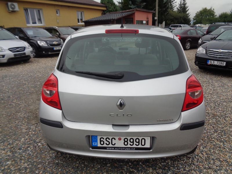 Renault Clio 1,1 - fotka 6 z 13