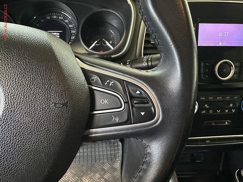 Renault Mégane (2018) 1.6 i, ČR, AC, tempo, park - fotka 13 z 22