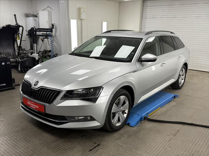 Škoda Superb 2,0 TDI ČR DSG NAVI CARPLAY - fotka 3 z 35