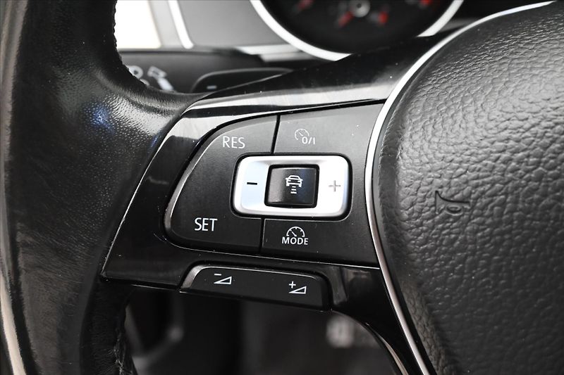 Volkswagen Passat 2,0 TDI 140 kW DSG 4Motion Zár - fotka 23 z 31