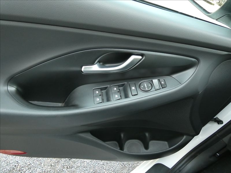 Hyundai i30 1,5 DPI 71kW Family,ČR,záruka - fotka 37 z 46