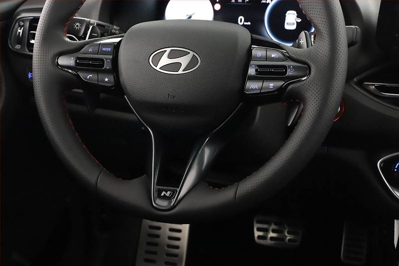 Hyundai i30 (2025) 1.0 T-GDI, N-LINE, DPH - fotka 16 z 17