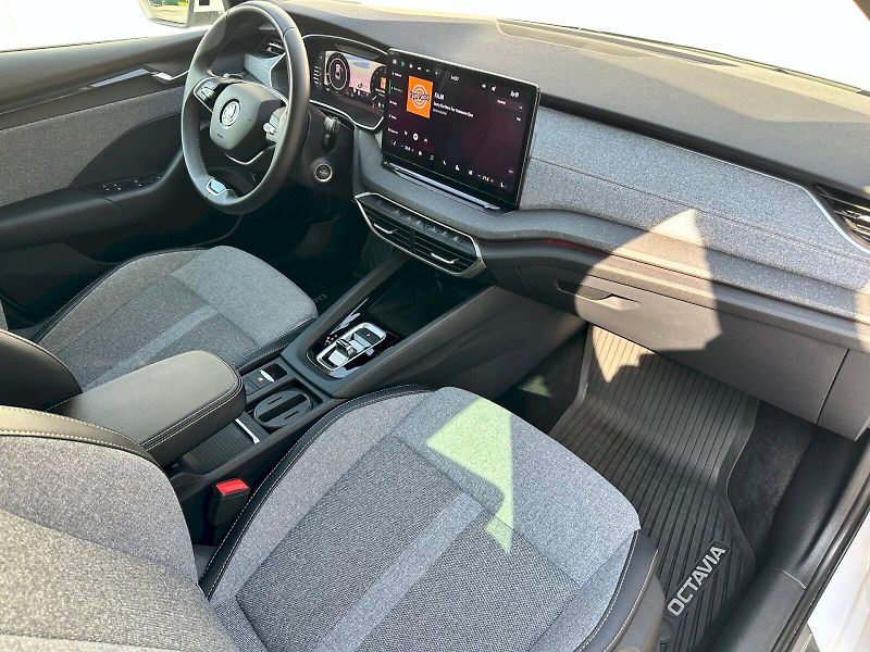 Škoda Octavia (2024) 1.5 TSI 110kW MHEV Top Selecti - fotka 7 z 25