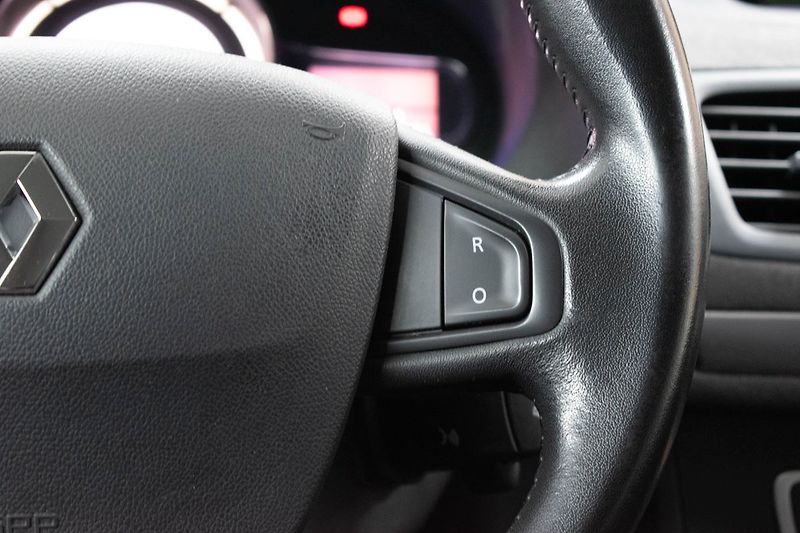 Renault Mégane 1.6dCi LIMITED*2xKOLA*KLIMA*ČR - fotka 17 z 40