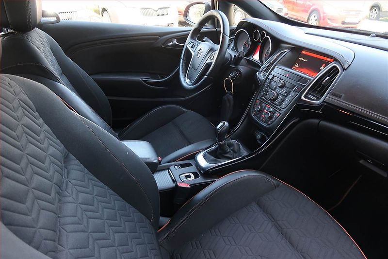 Opel Cascada (2015) 1.6 SIDI Turbo, Kůže, Navi - fotka 9 z 18