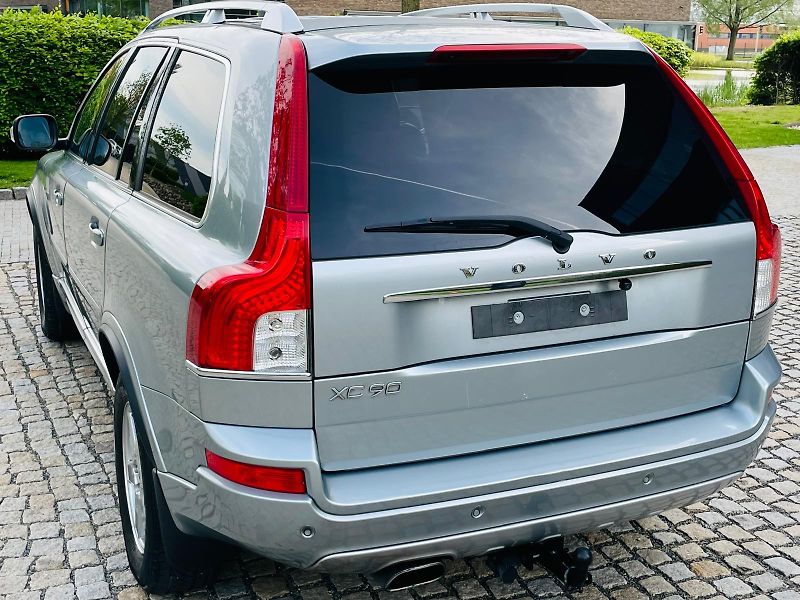Volvo XC90 2.4 D5 4x4 AUT SERVISKA TAŽNÉ - fotka 15 z 49