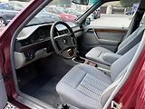 Mercedes-Benz 124 300 D 83kW ČR - náhled 9