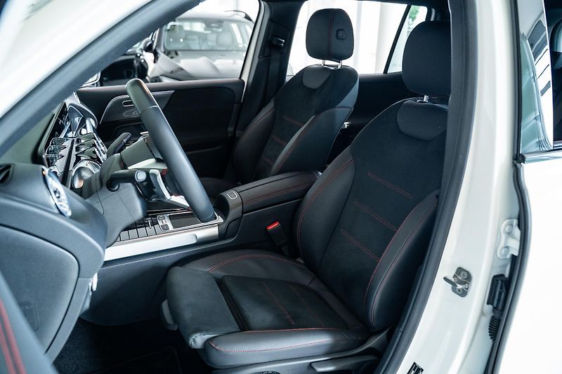 Mercedes-Benz GLB (2025) 200 d 4M/AMG/ESP/MULTIBEAM/TOP - fotka 11 z 19