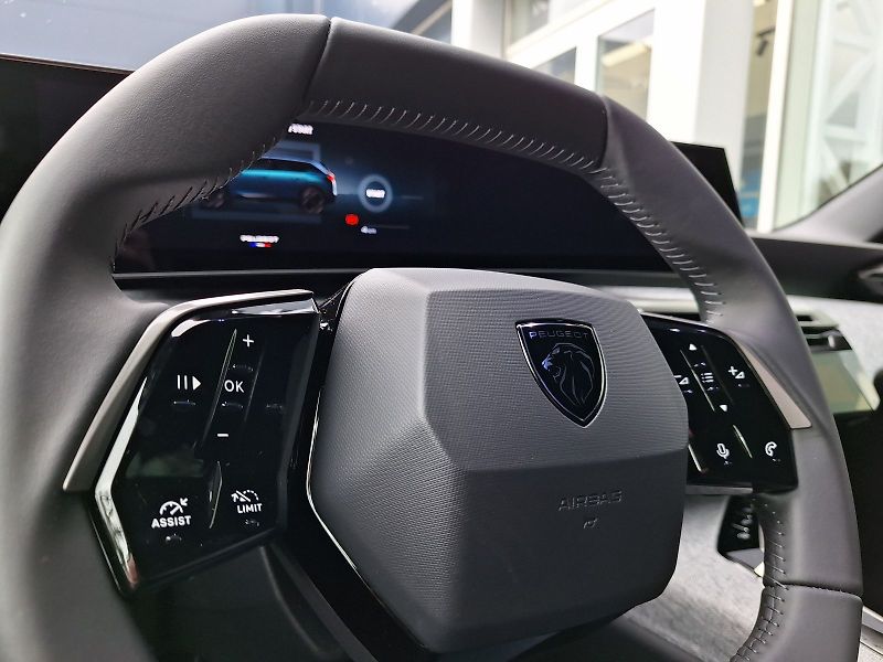 Peugeot 5008 (2026) BUSINESS Hybrid 145 e-DCS6 - fotka 12 z 22