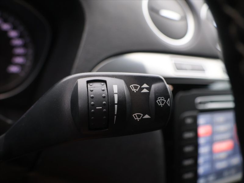 Ford S-MAX 2,0 TDCI 103kW Convers+ 7-Míst - fotka 21 z 32