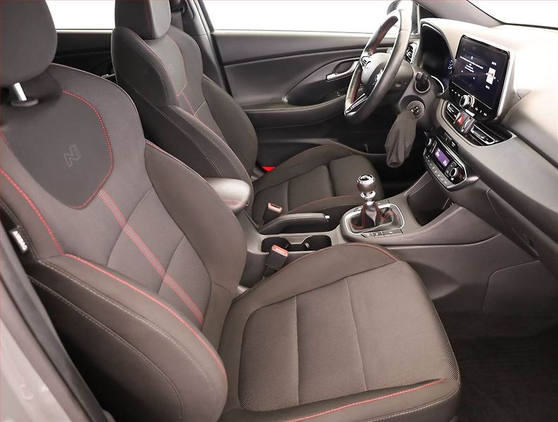 Hyundai i30 (2022) N-Line 1.5 T-GDI MHEV, ČR - fotka 7 z 20