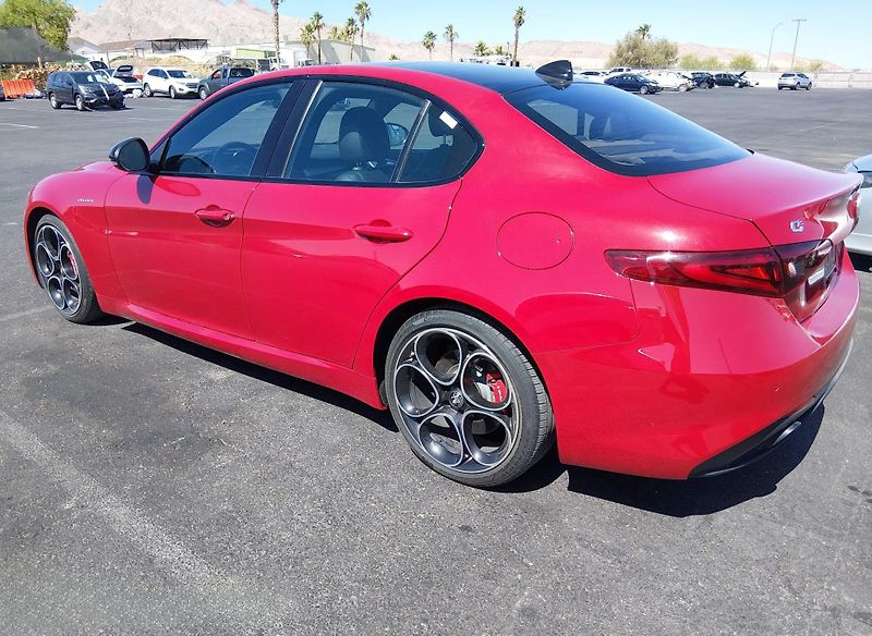 Alfa Romeo Giulia (2023) Auto na cestě - fotka 3 z 11