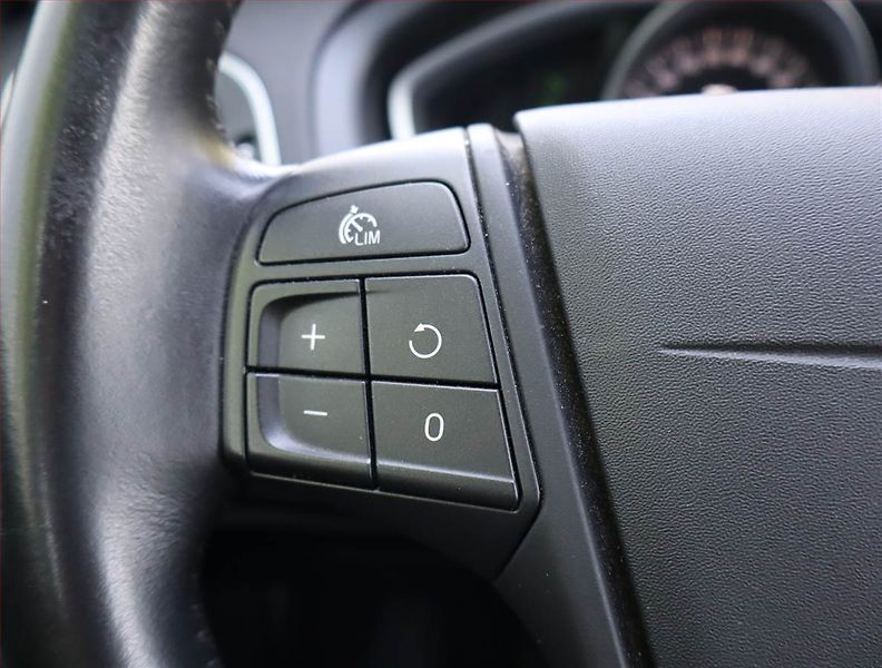 Volvo V40 (2016) 2.0 D2, Serv.kniha - fotka 16 z 16