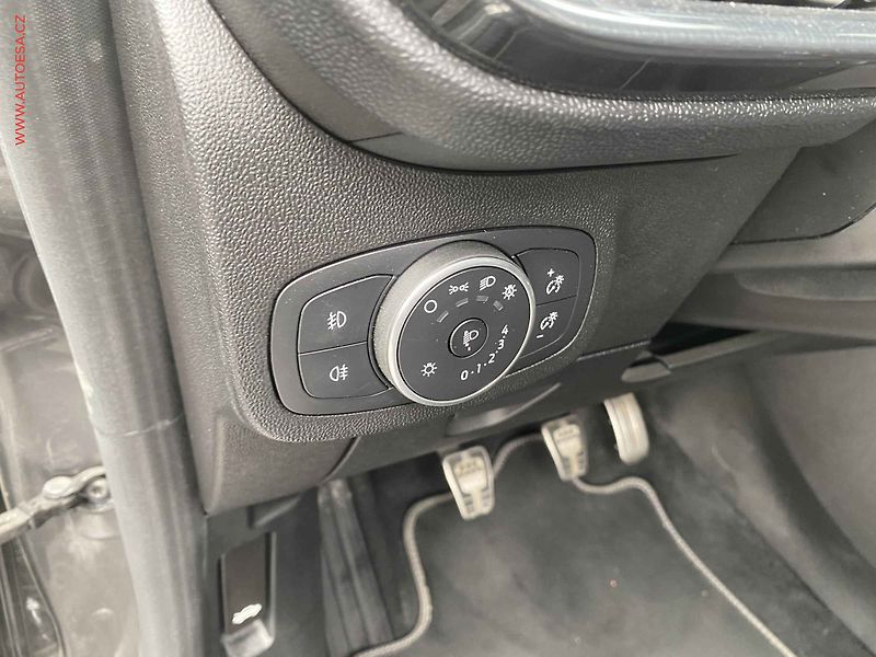 Ford Fiesta (2019) 1.0 EB, ST-Line, navi, kamera - fotka 16 z 18