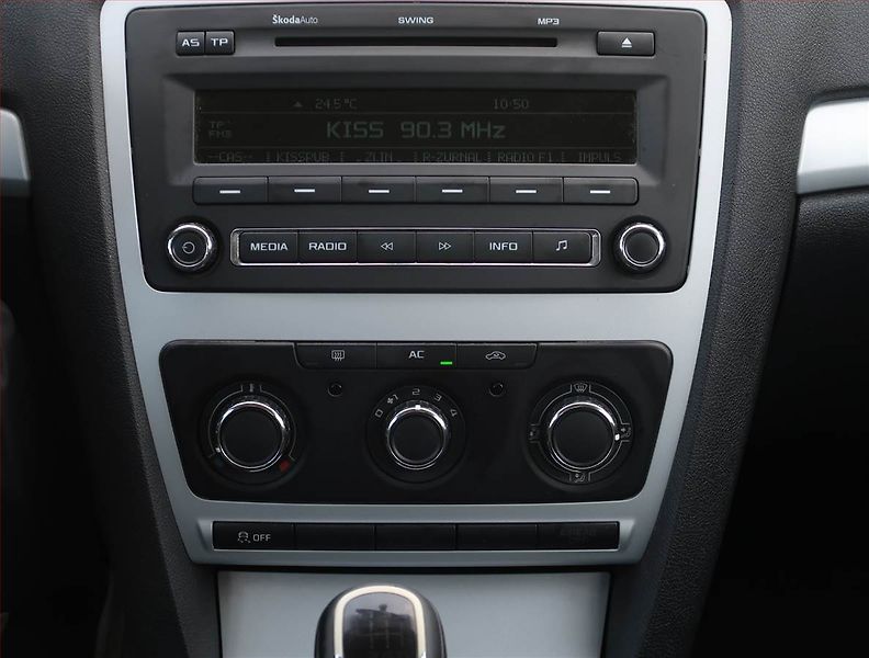 Škoda Octavia (2011) Ambition 1.2 TSI, Serv.kniha - fotka 12 z 16