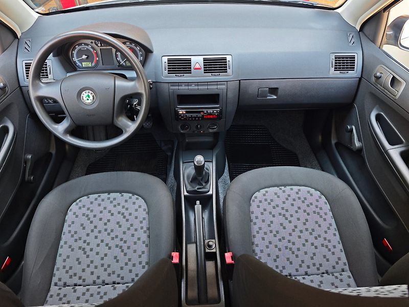 Škoda Fabia (2005) 1.4 16V Classic Klima 24.500km - fotka 7 z 40