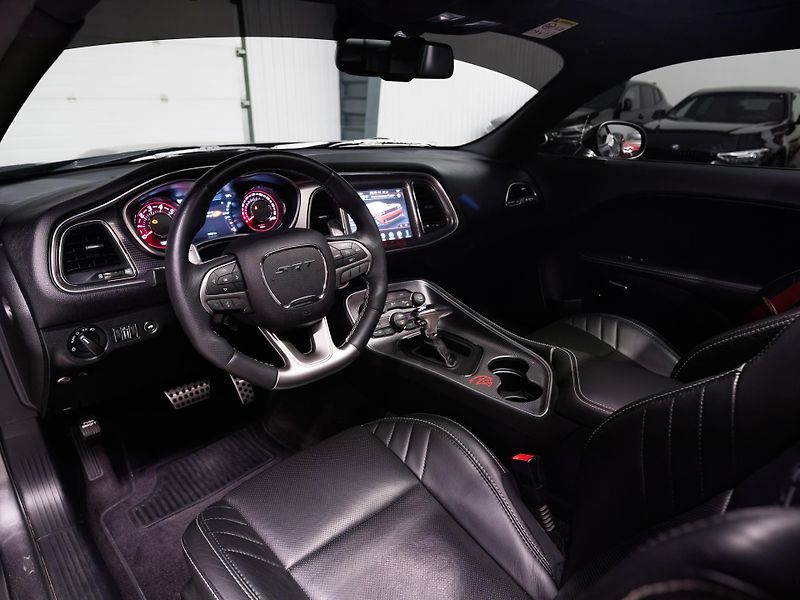 Dodge Challenger SRT HELLCAT 6.2 V8 | 527 kW  - fotka 47 z 56