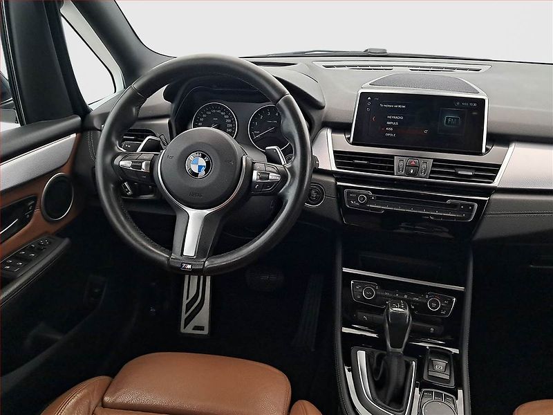 BMW Řada 2 (2017) M Sport 220i Gran Tourer - fotka 7 z 27