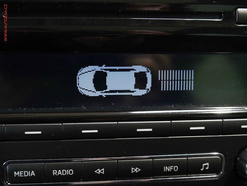 Škoda Rapid (2015) 1.2 TSi, ČR, Xenon, ponor - fotka 17 z 17