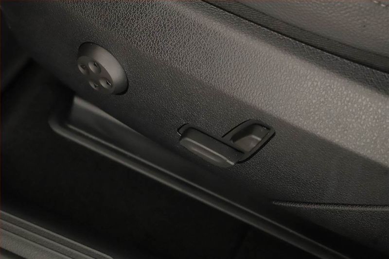 Mercedes-Benz GLC (2025) 200 4MATIC, AVANTGARDE - fotka 23 z 28