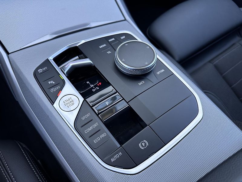 BMW Řada 3 318i Touring - fotka 20 z 24
