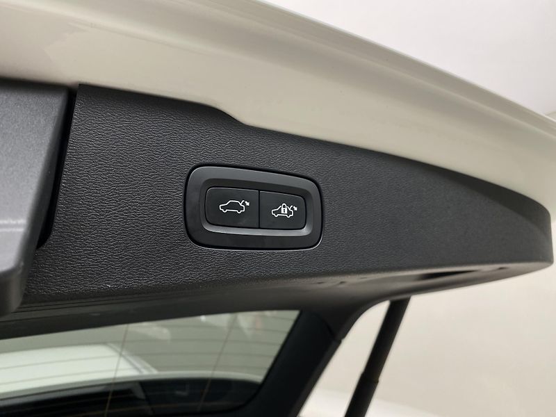 Volvo V60 D4 MOMENTUM AUT - fotka 32 z 47