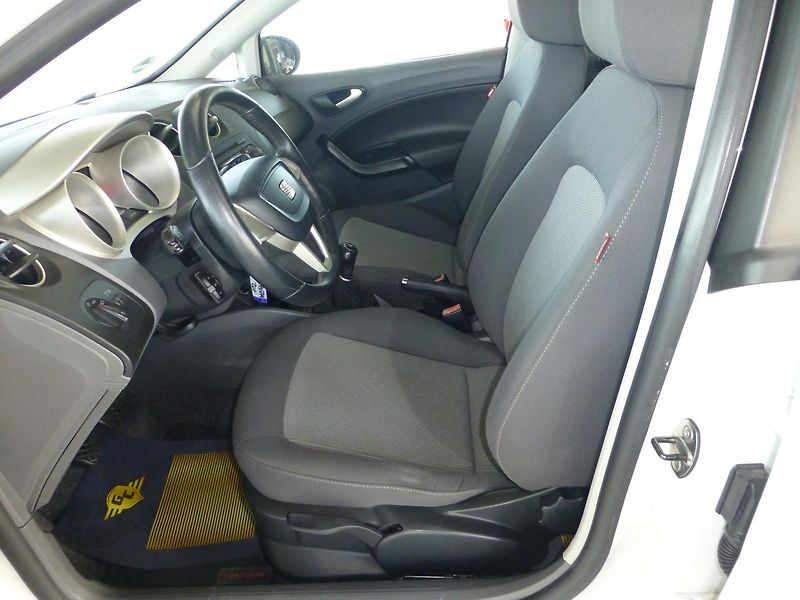Seat Ibiza (2011) 1,6TDI*KLIMA**ALU*VYHŘ.SEDADLA - fotka 10 z 23