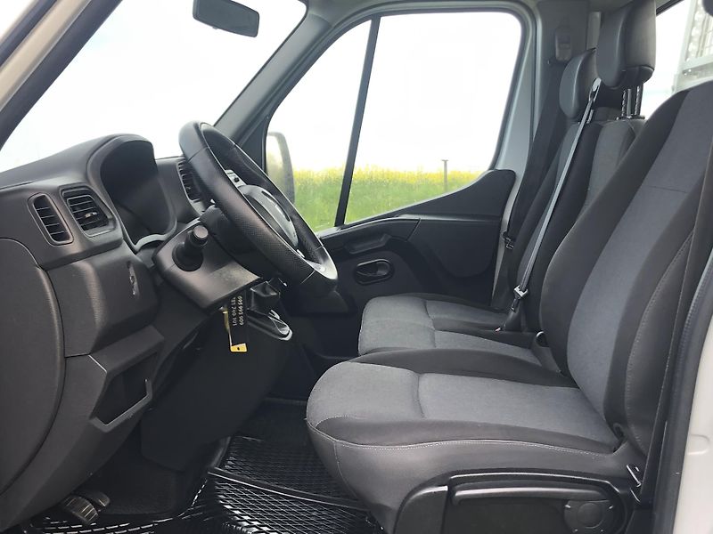 Renault Master (2020) 2.3TDi pouze 29000km 3.3m x 2m - fotka 7 z 14