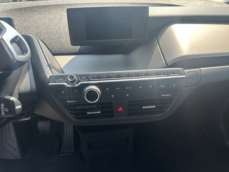 BMW i3 (2021) 120Ah 42,2 kWh - fotka 11 z 26