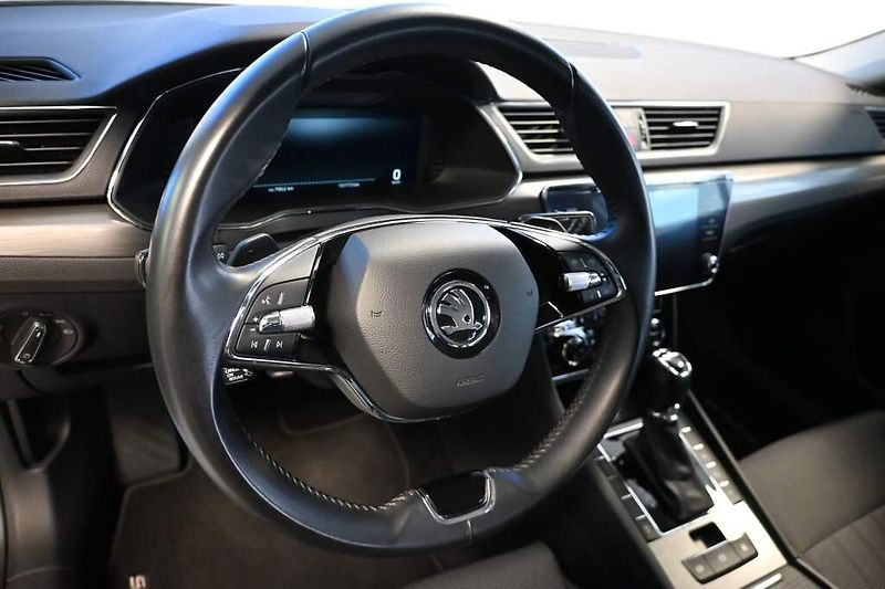 Škoda Superb (2024) 2.0 STYLE DSG LED Matrix ACC V - fotka 13 z 33