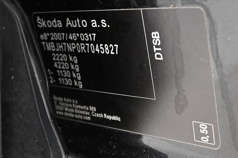 Škoda Superb 2,0 TDI 110 kW DSG Style Záruk - fotka 12 z 31