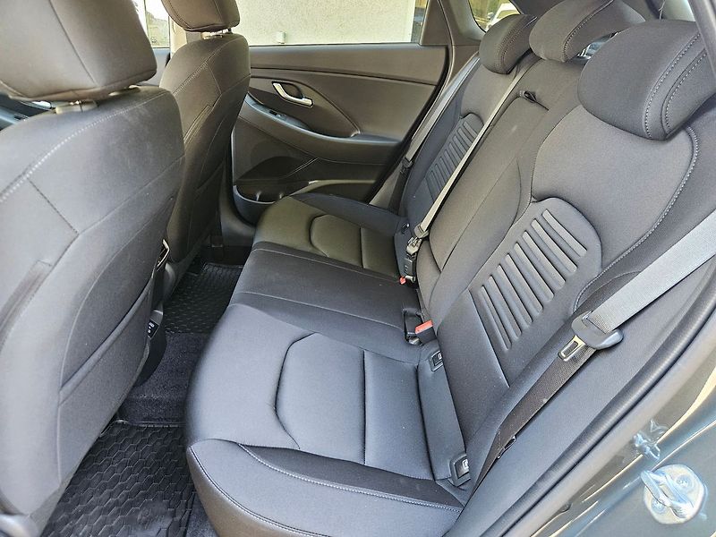 Hyundai i30 1,0 T-GDi 84kW, Style, 1.maj. - fotka 30 z 34